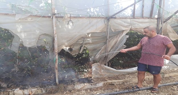 Yanan serasını damla hortumuyla söndürmeye çalıştı