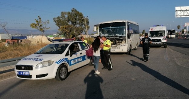 Yolcu midibüsü tur minibüsüne çarptı: 6 yaralı