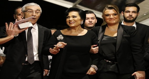 56'ıncı Altın Portakal'da kırmızı halıda şıklık yarışı