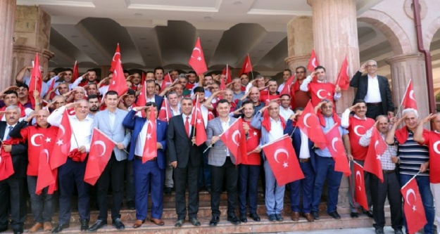 Alanyalı muhtarlardan askerlermize selamlı destek