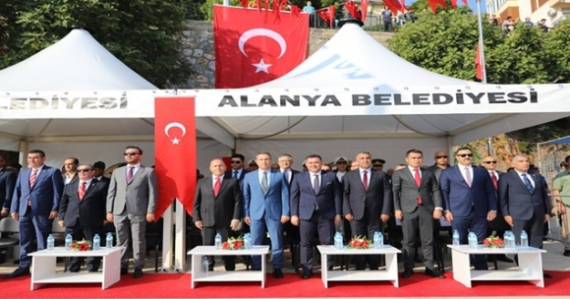 Alanya'nın Cumhuriyet Bayramı coşkusu rıhtıma taşındı