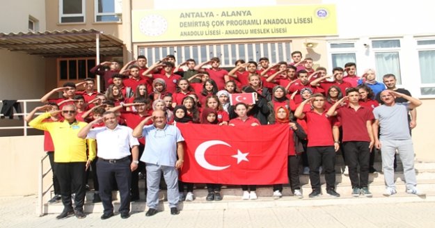 Alanyalı öğrencilerden Mehmetçiğe moral mektubu