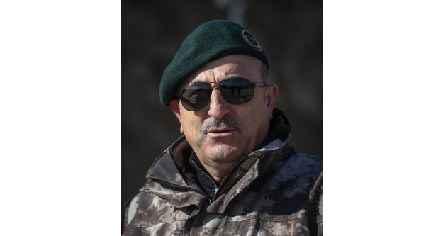 Bakan Çavuşoğlu kamuflajları giydi