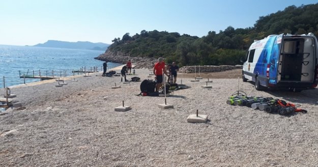 Derin dalış eğitimi yapan 4 asker hastaneye kaldırıldı