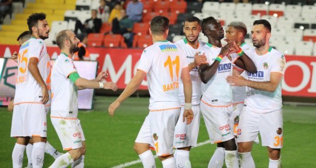 Lider Alanyaspor Antep'te hakem kurbanı