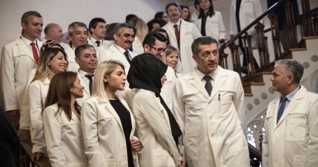 Öğretmen önlükleri yeniden tasarlandı