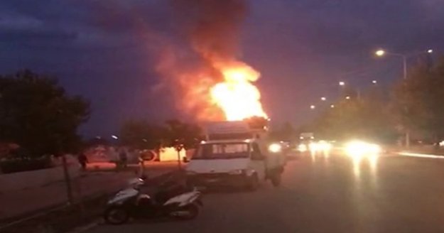 Tırın dorsesi alev alev yandı