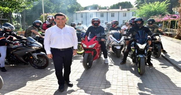 Tütüncü’den motosikletlilere destek