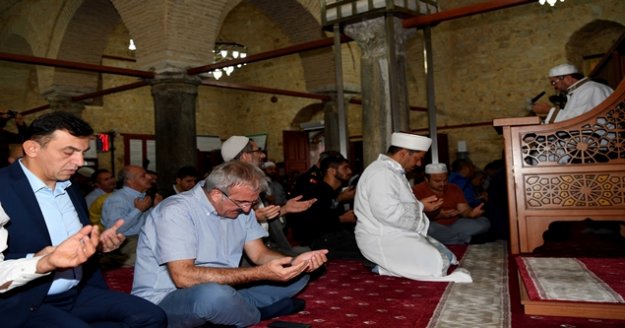 Zafer için sabah namazında buluştu