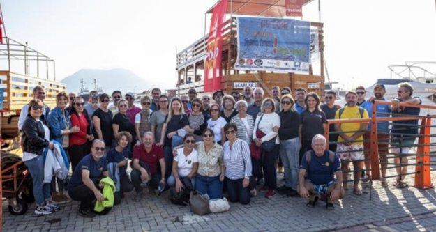 5 yıldır denizin dibini temizliyorlar