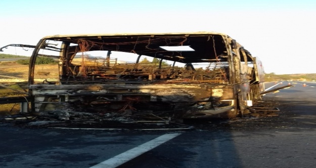 Alanya'da şehirlerarası otobüs cayır cayır yandı