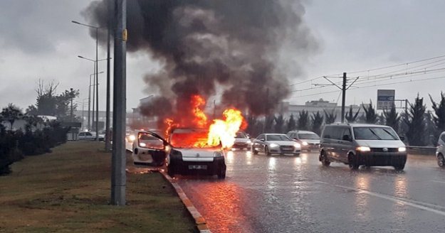 Alev topuna dönen araçtaki patlamalar korkuttu