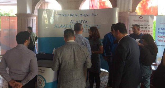 ALKÜ fuarda öğrencilerle buluştu