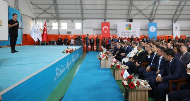 ALKÜ'lü öğrencilere Acun Ilıcalı sürprizi