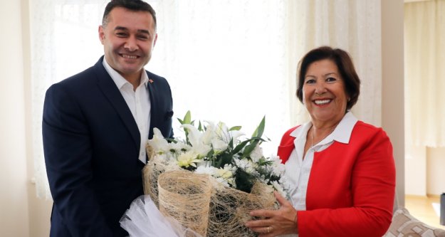 Başkan Yücel öğretmenini unutmadı