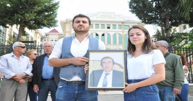 İki aracın çarpıştığı kazada kaldırımda yürürken hayatını kaybetti