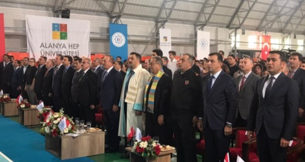 İlk dersi bakan Çavuşoğlu verdi