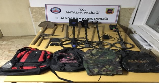 Kaçak kazı yapan 4 şahıs suçüstü yakalandı