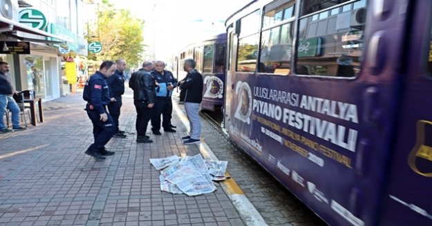 Köpeğinin dükkanı önünde öldüğünü duyan esnaf, üzüntüden uzun süre dışarıya çıkamadı