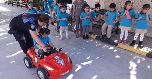 Miniklere uygulamalı trafik eğitimi