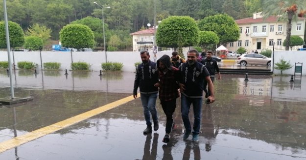 Şikayet ettiği gaspçılarla birlikte uyuşturucu kullanırken yakalandı