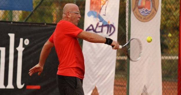 Tenis sever eğitimciler Alanya’da buluşuyor