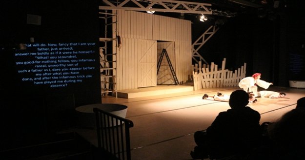 Türkiye'de ilk kez Alanya'da İngilizce alt yazılı oyun sahnelendi