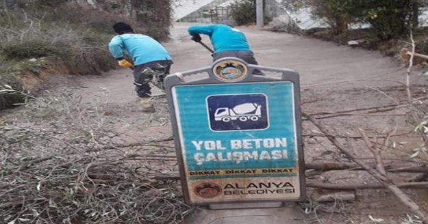 Akdam Mahallesinin yıllardır çözülemeyen yol sorununu da Başkan Yücel çözdü