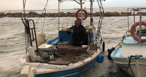 Alanya'da balıkçıların fırtına nöbeti