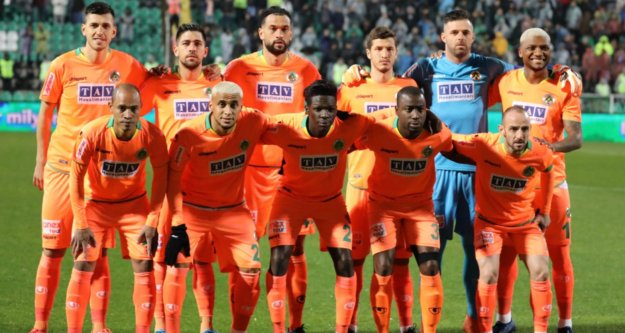 Alanyaspor evinde Konyaspor'u ağırlıyor