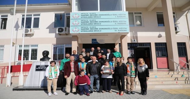 Alanyaspor’dan özel öğrencilere ziyaret
