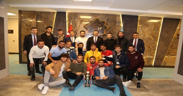 ALKÜ Futbol Takımı gururlandırdı
