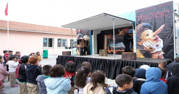Belediye Tiyatrosu çocukların ayağına gidiyor