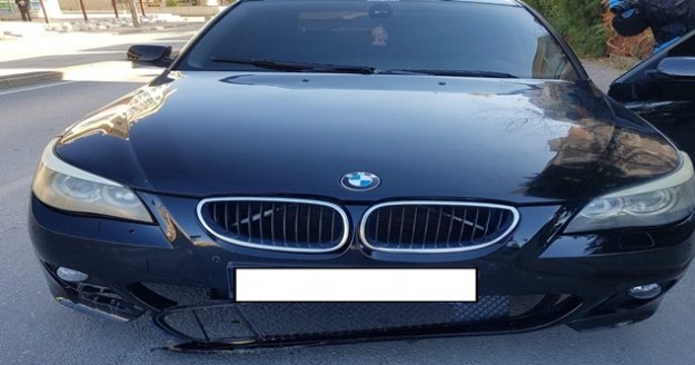 Galeriden otomobili çalan, eski çalışan çıktı