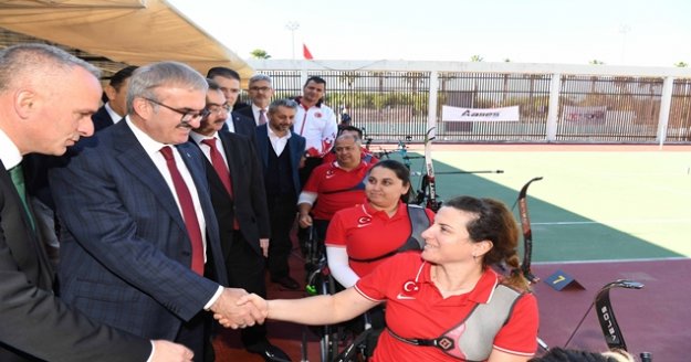 Milli sporcular vakıf üniversitelerinde burslu okuyacaklar