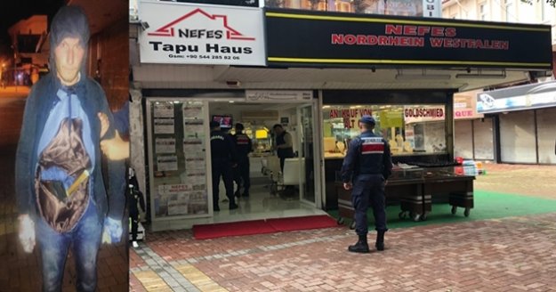 Suçüstü yakalanan kuyumcu hırsızının kıyafeti pes dedirtti