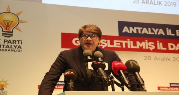 Türel yeni imajıyla partililerinin karşısına çıktı