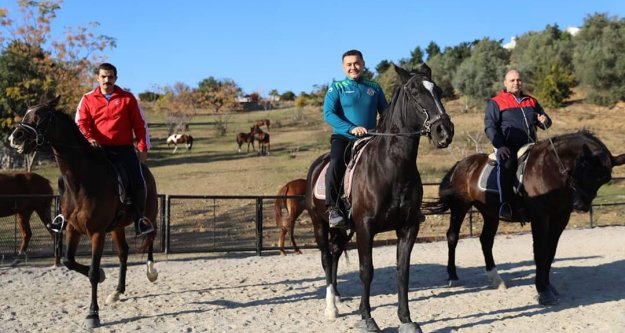 Yücel ve Ateş'in at keyfi