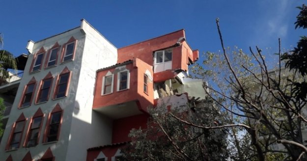 Alanya'da 5 katlı binanın üst dairesi yıkıldı