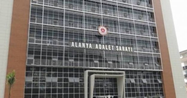 Alanya'da aranan şahıslara yönelik operasyon! 13 kişi yakalandı