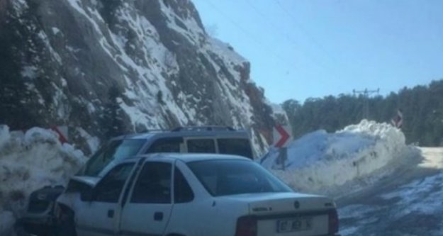 Alanya'da buzlanma kazası: 4 yaralı var