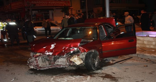 Antalya'da trafik kazası: 3 yaralı