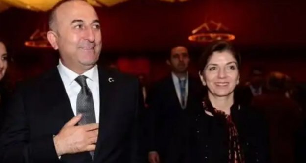 Bakan Çavuşoğlu ve eşinden kampanyaya destek