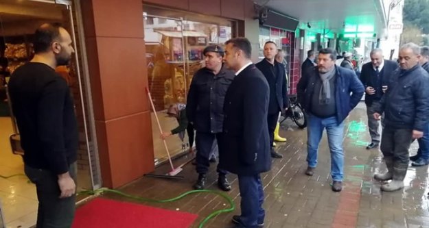 Başkan Yücel, Demirtaş'taki sel mağduru vatandaşları ziyaret etti