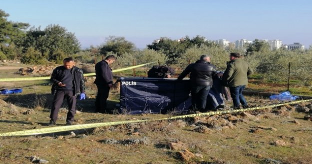 Boş arazide erkek cesedi bulundu