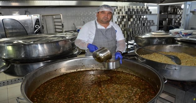 Büyükşehir aşevleri 595 bin kişilik yemek yardımı yaptı