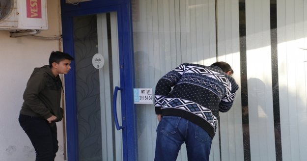 Emlakçı adam, çalıştığı işyerinde ölü bulundu