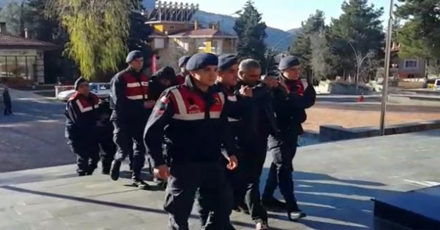 Jandarma'dan akaryakıt hırsızlığı operasyonu: 3 gözaltı