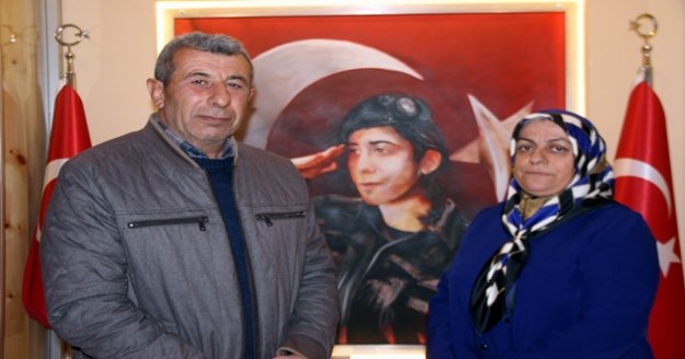 Şehit Cennet Yiğit'in ailesi devletten aldıkları evi depremzedeler için Kızılay'a bağışladı