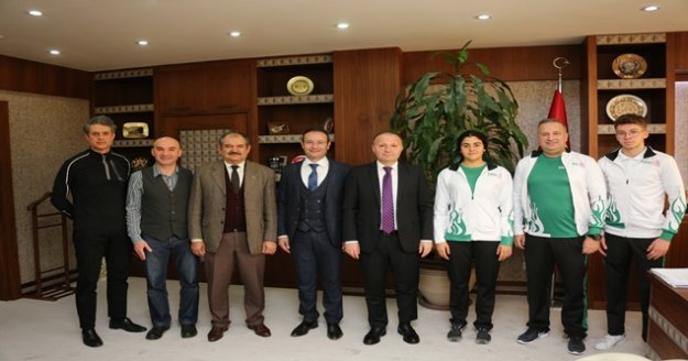 Türkiye Triatlon Federasyonu ile AÜ arasında örnek işbirliği